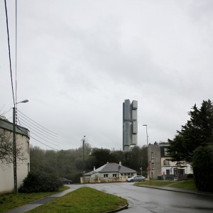 Un phare dans la ville